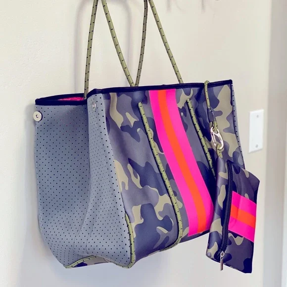 **SALE**Brand NEW Georgia Neoprene Tote Bag & Clutch~ Camo💚💗 - Picture 9 of 15